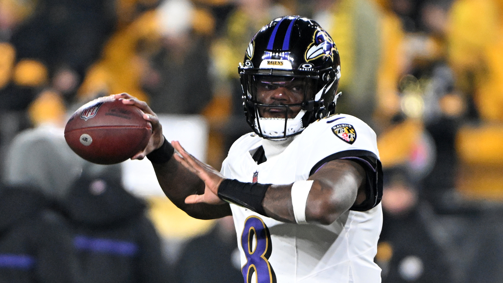 https://www.yardbarker.com/media/4/5/45056f9fb870fb3ce0012cbdfe323beec26cf6bb/thumb_16x9/ravens-given-trade-warnings-deadlines-amid-latest.jpg