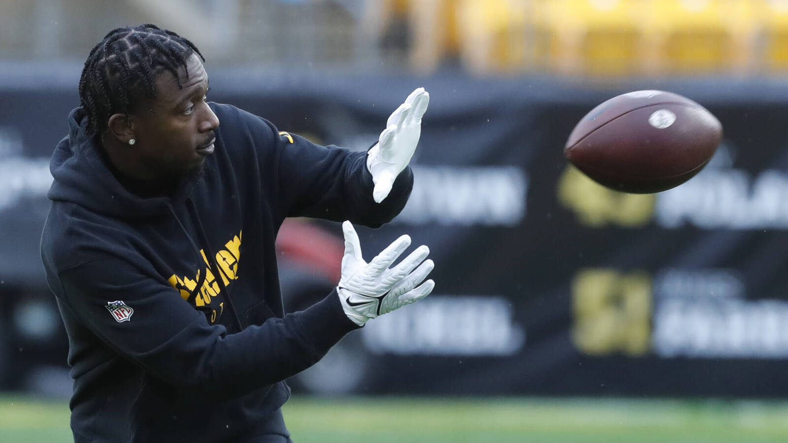 Steelers and Packers have big sideline fight after gameending late hit