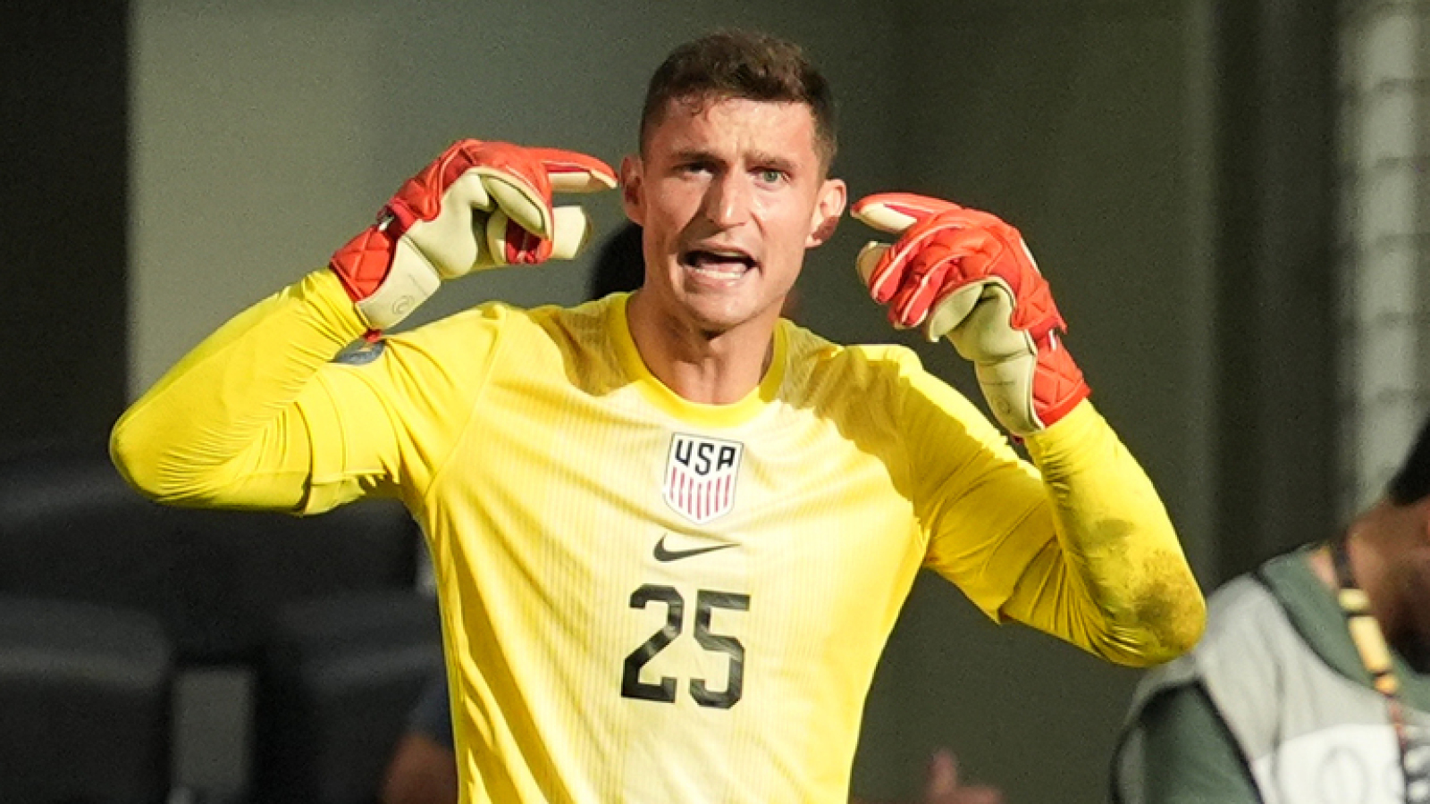 https://www.yardbarker.com/media/4/5/450a747ab03f0a68da6166ad9b5eb309f2a53c57/thumb_16x9/gentleman-scholar-stoppage-king-meet-world-cup.jpg?v=1