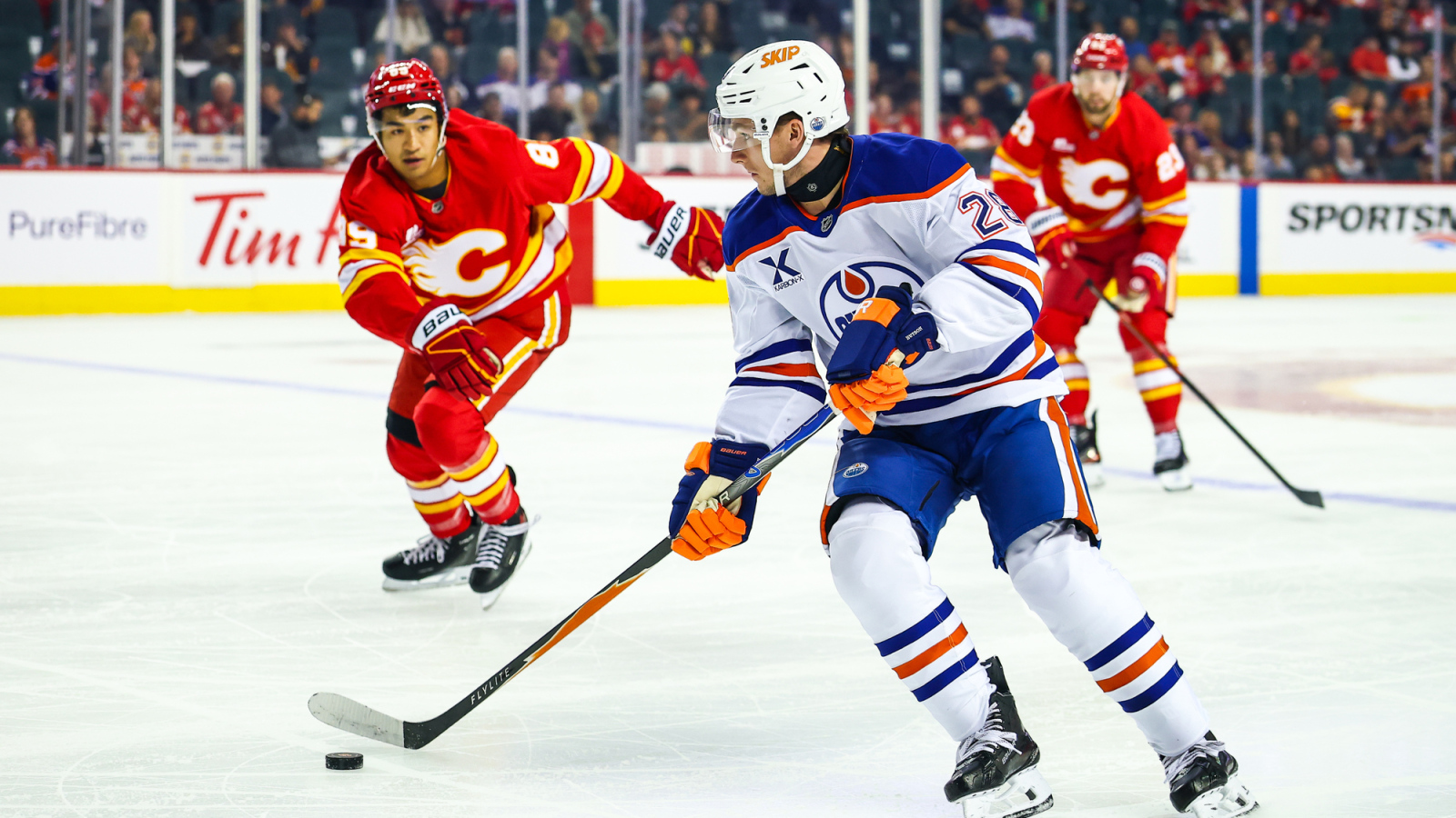 https://www.yardbarker.com/media/4/5/451fc33edafc8e7bf0f4e2299cbe069e1c883c15/thumb_16x9/sep-21-2025-calgary-alberta-edmonton-oilers-right.jpg?v=2