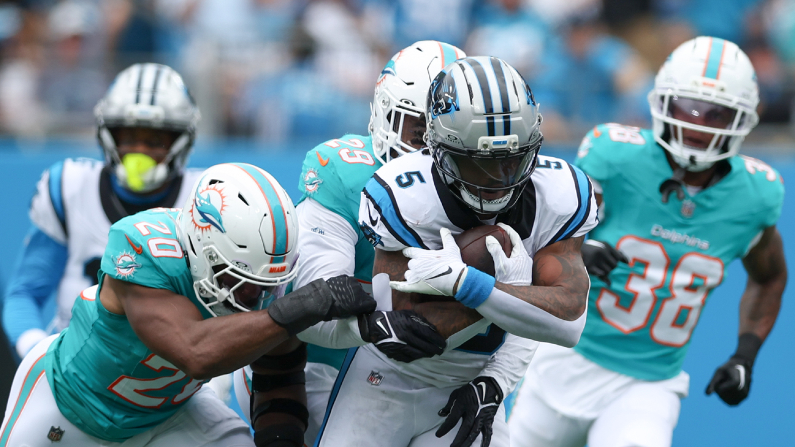 https://www.yardbarker.com/media/4/5/452144eecba793a82f3b936f7cc18b80119d7283/thumb_16x9/200-rushing-yard-nfl-games-quiz.jpg?v=1