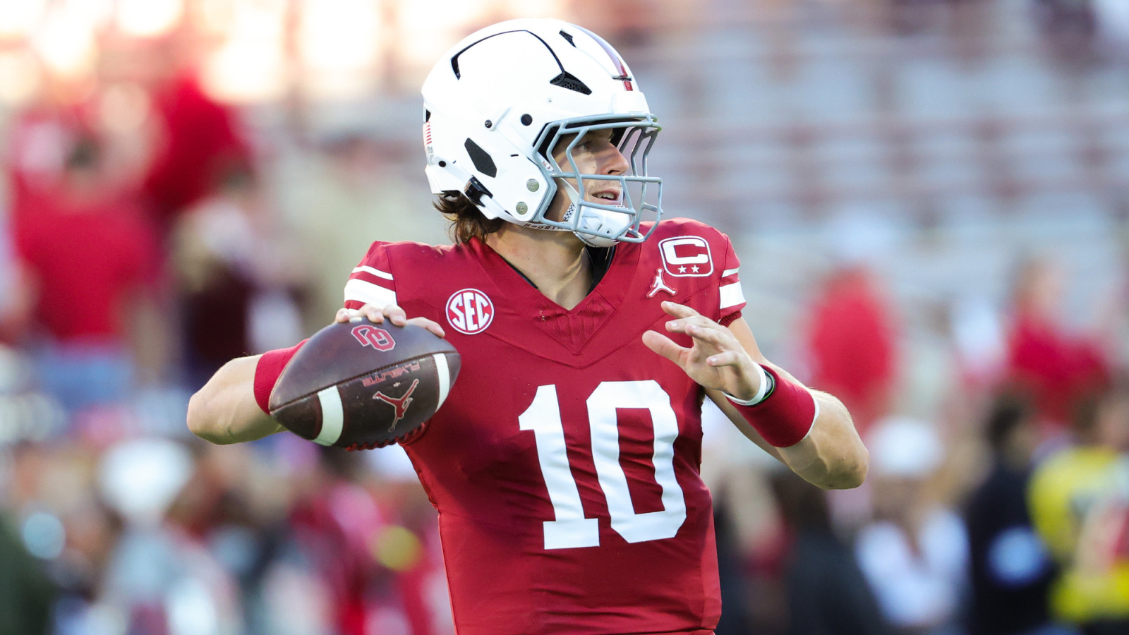 https://www.yardbarker.com/media/4/5/4549c317aa016d8eda1e8aa609efdcca1bf792e5/thumb_16x9/prominent-qb-struggles-theme-wild-week-7-college.jpg?v=1