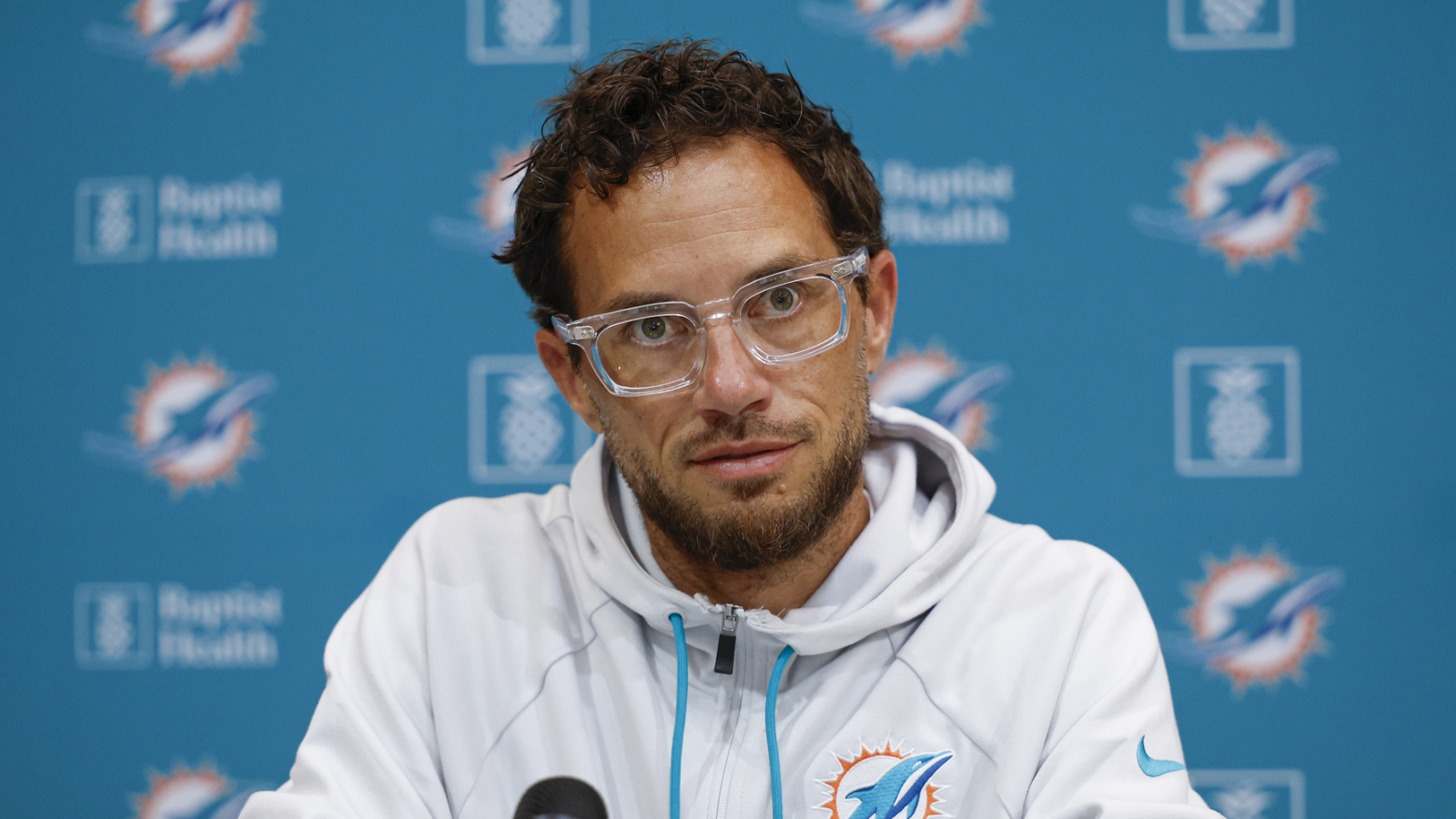 https://www.yardbarker.com/media/4/5/457699037093ec8e920a350e4f1dceac0b856dce/thumb_16x9/dolphins-owners-stance-on-mike-mcdaniel-caveat.jpg?v=1