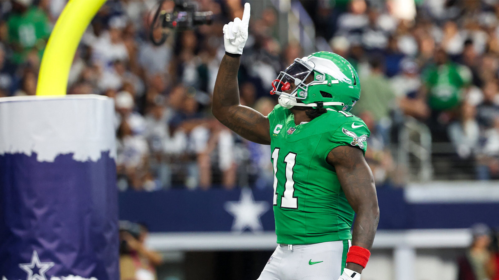 Where ESPN analyst ranks Eagles vs. Patriots playmakers after A.J. Brown trade