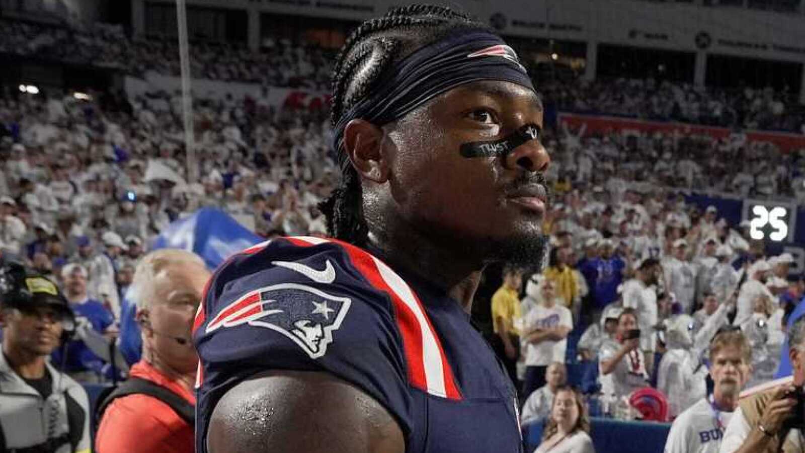 https://www.yardbarker.com/media/4/5/45e9df4fd34486527b01cd187391747f4e4aa177/thumb_16x9/diggs-receives-significant-honor-patriots-upset.jpg?v=1