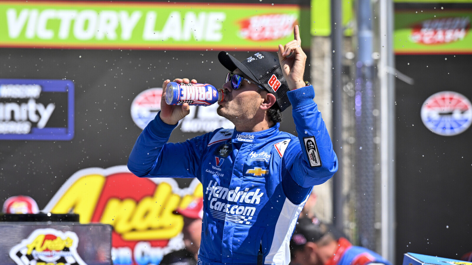 https://www.yardbarker.com/media/4/6/46336685ffaee926b8b2073d556230d11c6a0a44/thumb_16x9/nascar-adventhealth-400-preview-favorite-underdog.jpg?v=1