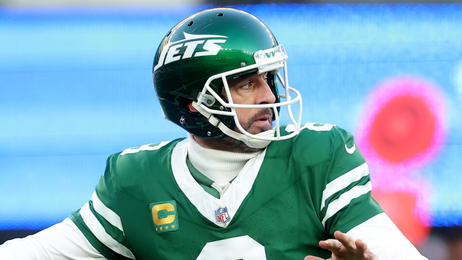 https://www.yardbarker.com/media/4/6/4657f11f7f86e97d8158091eb5e5f67ac7e1e792/thumb_16x9/steelers-rush-sign-aaron-rodgers-before-otas.jpg?v=4