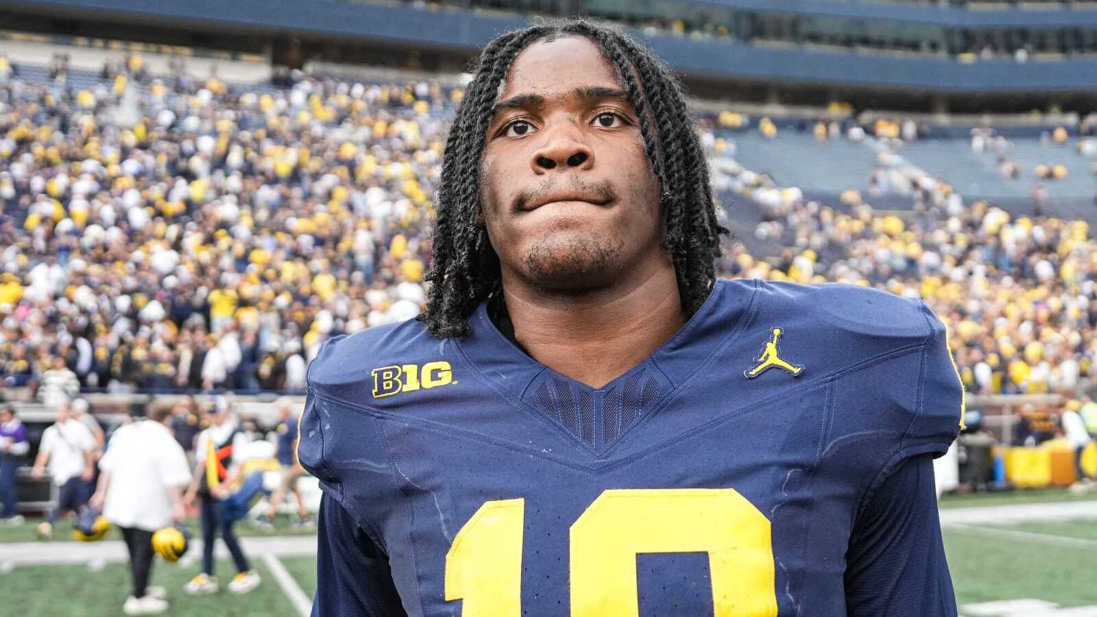 https://www.yardbarker.com/media/4/6/46862bf388c771d02a6d91ad634ba1189b637bae/thumb_16x9/michigans-bryce-underwood-should-transfer-lsu.jpg?v=1