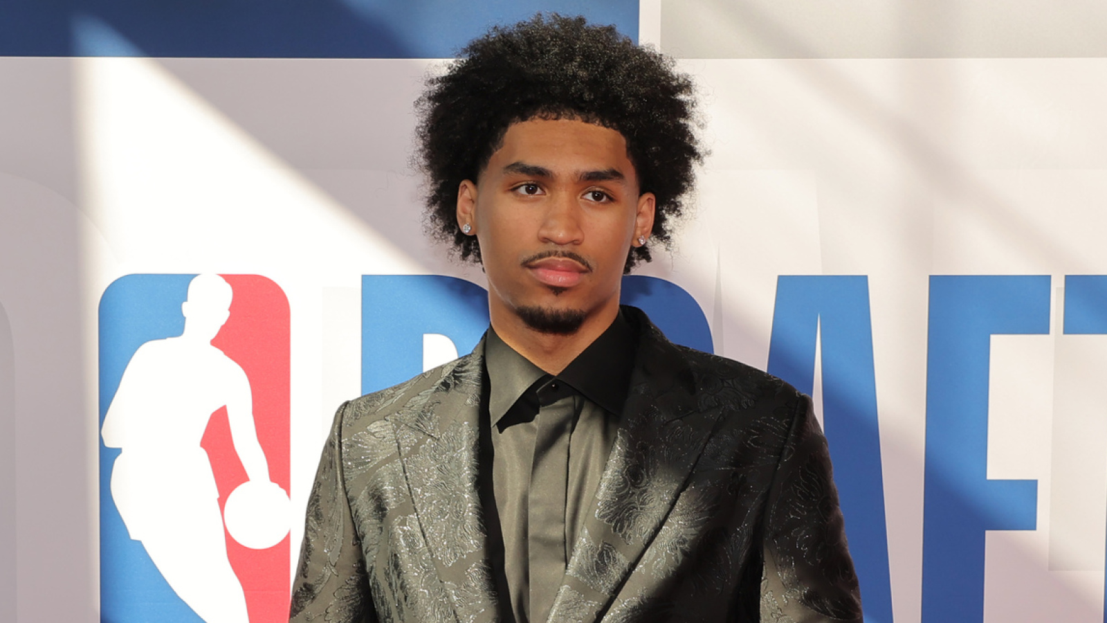 https://www.yardbarker.com/media/4/6/46bbb9f059265ba97a468361ba7132ebd4af87fe/thumb_16x9/dylan-harper-under-immense-pressure-maintain.jpg?v=1