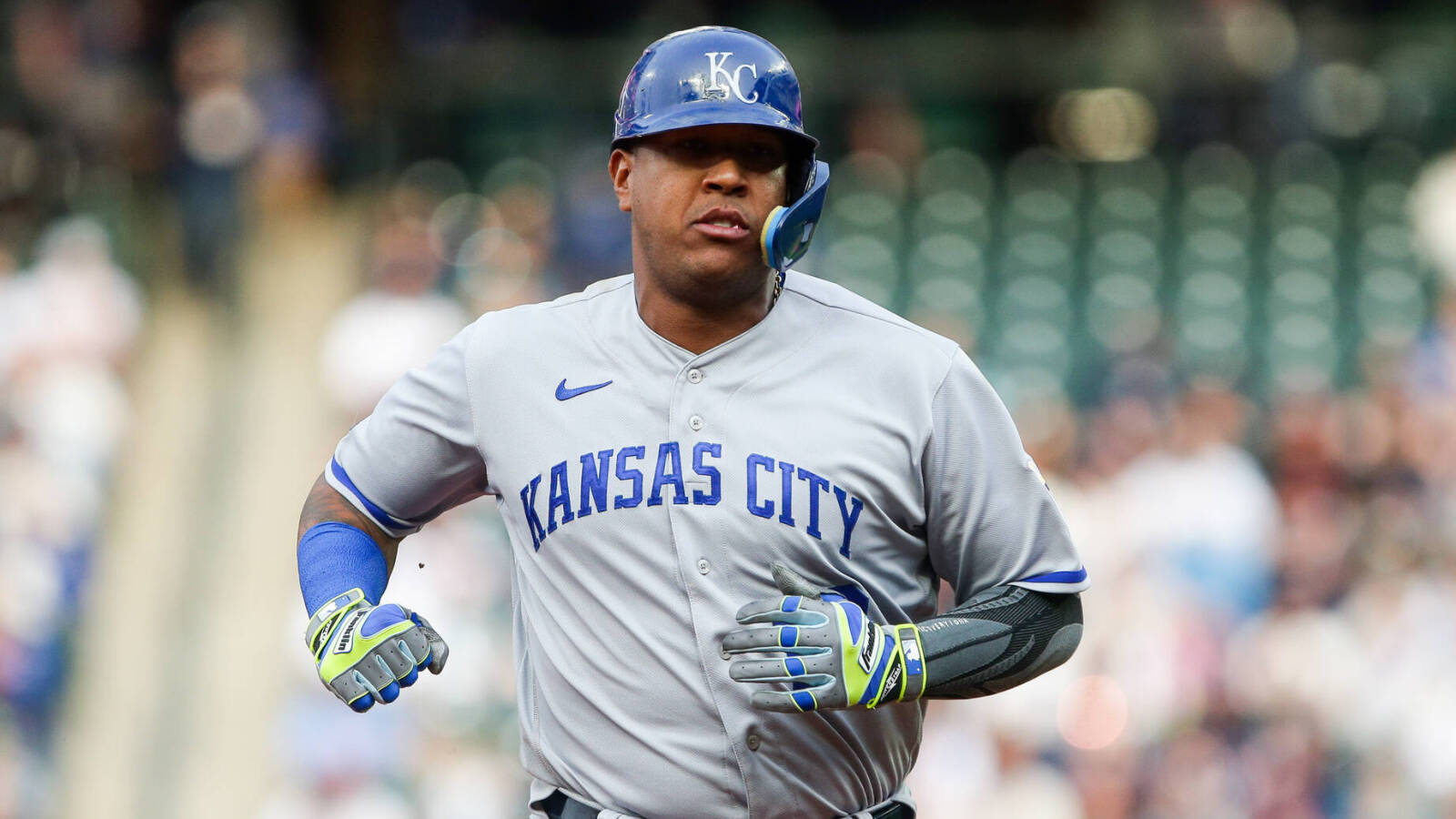 Salvador Perez to miss at least two weeks with sprained thumb