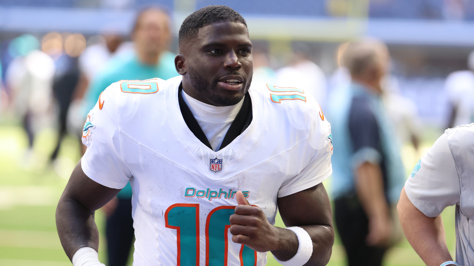 https://www.yardbarker.com/media/4/7/47372c4603cd9358b1e6a41f53e194cc9b8d2757/thumb_16x9/tyreek-hill-facing-allegations-domestic-violence.jpg?v=1