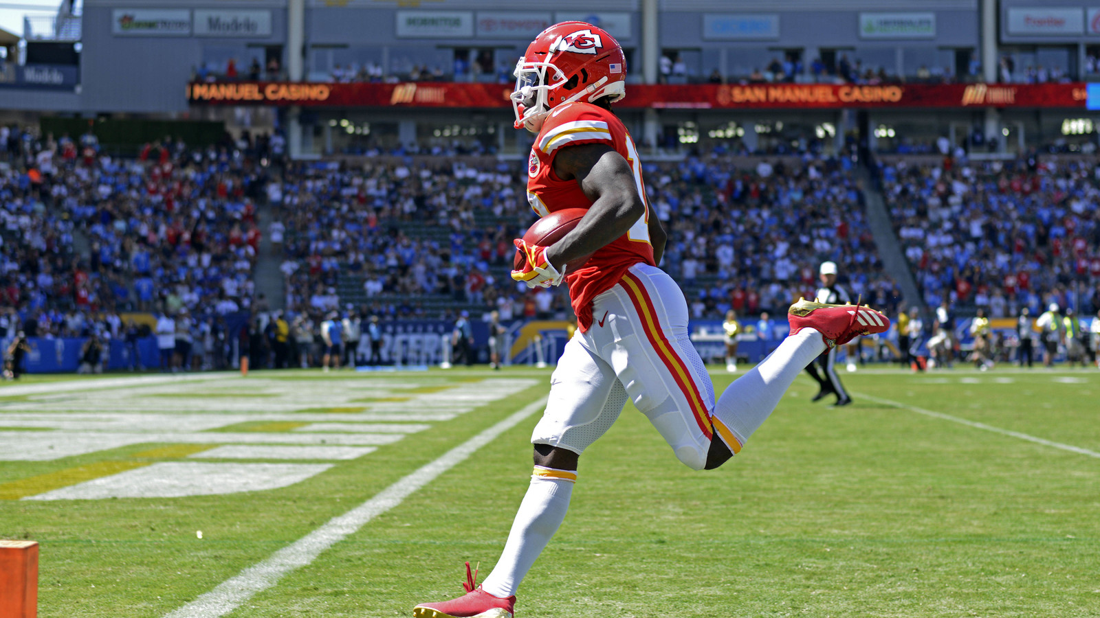 Watch Tyreek Hill does backflip in end zone after third TD