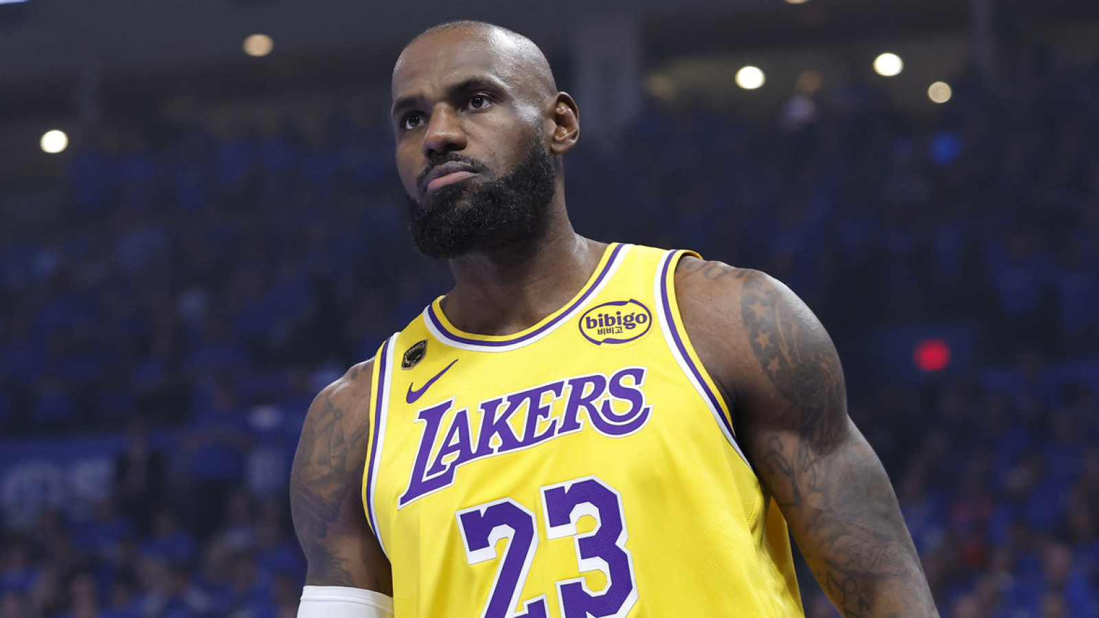 https://www.yardbarker.com/media/4/7/47fbb45066e190c6033fbe20d2ca87c347a1f883/thumb_16x9/lebron-james-able-resist-joining-steph-curry.jpg?v=1
