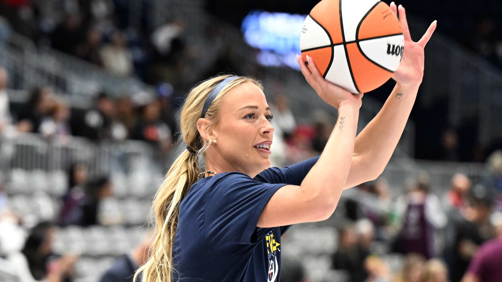 https://www.yardbarker.com/media/4/8/482414ad554c75f37b5eec8aa42adeaf9648fcc5/thumb_16x9/sep-18-2026-toronto-ontario-indiana-fever-guard.jpg