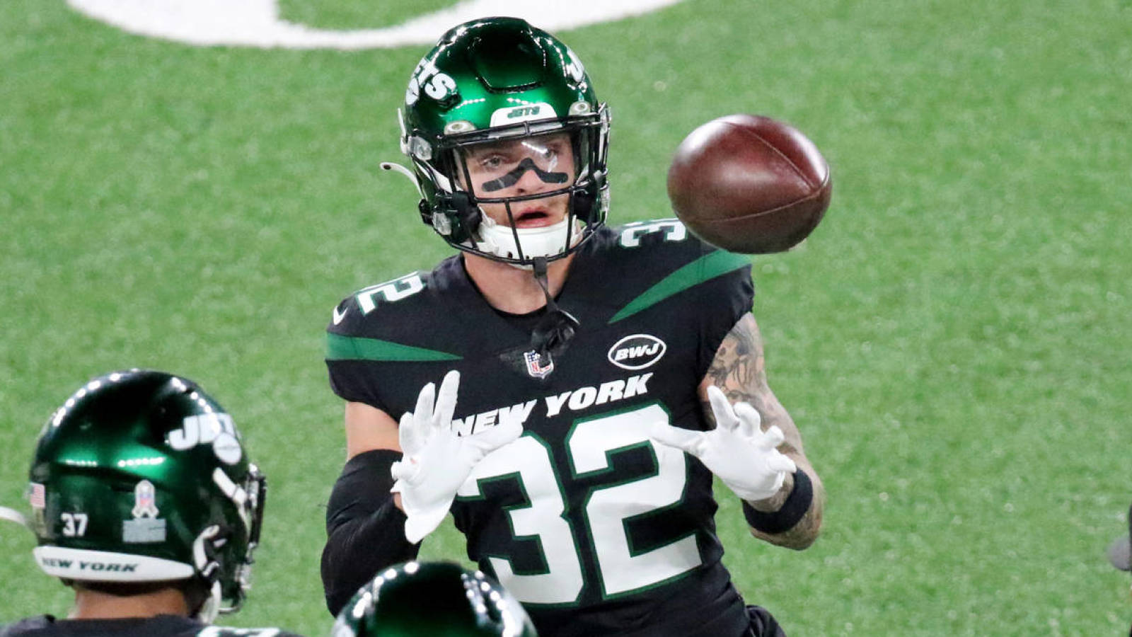 Jets rookie Ashtyn Davis does not own a car and rides his bike to