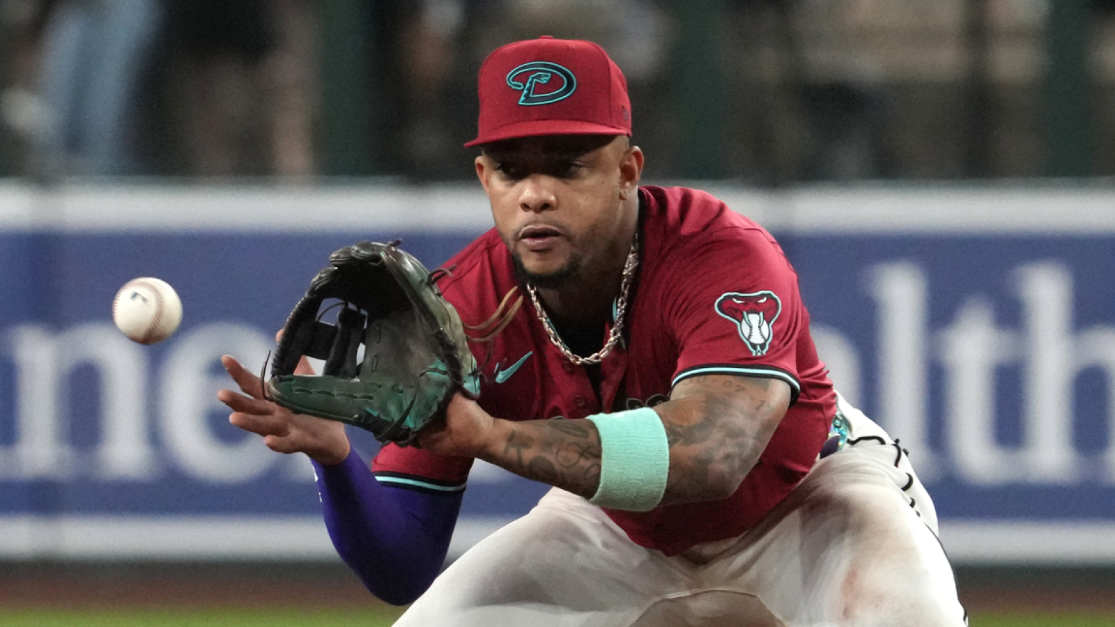 https://www.yardbarker.com/media/4/8/484b610d382ce67a3dfe4bab12cc85faa8cf062d/thumb_16x9/diamondbacks-gm-gives-update-on-ketel-marte-trade.jpg?v=1