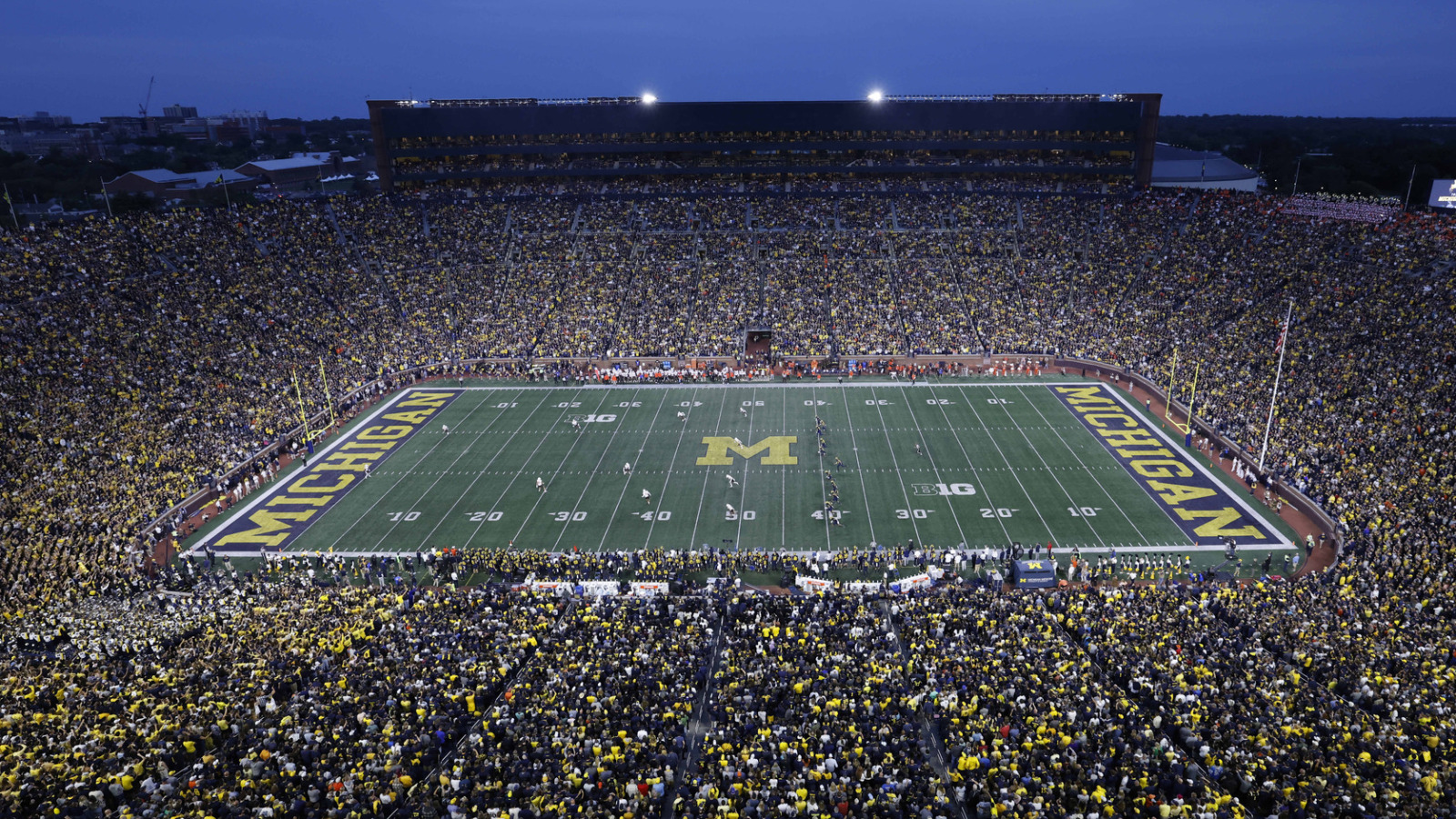 https://www.yardbarker.com/media/4/8/48d73f8c327d7d09af4b5d2f7230e7767fdafe74/thumb_16x9/michigans-big-house-lose-ranking-as-largest.jpg?v=1
