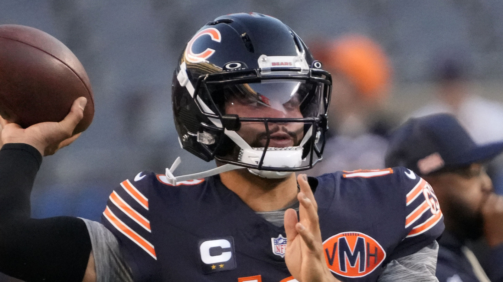 https://www.yardbarker.com/media/4/9/4908c70411e19be41d189d2b09af79486a36bc18/thumb_16x9/caleb-williams-makes-promise-bears-squander-lead.jpg?v=1