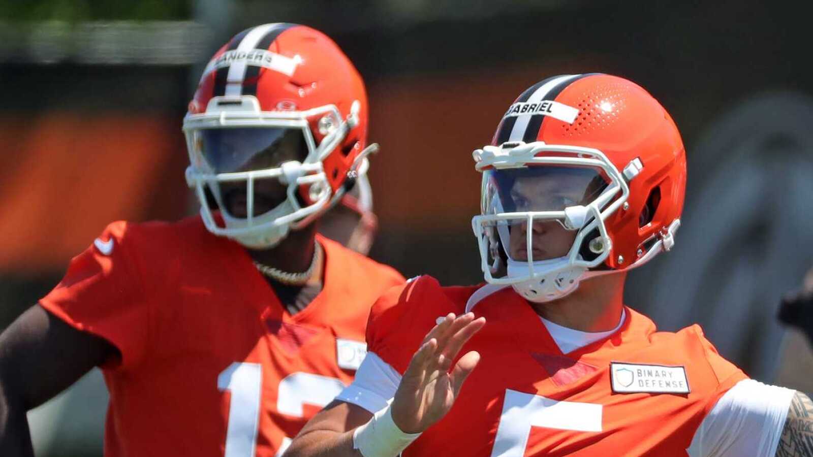 https://www.yardbarker.com/media/4/9/4912de1e265631fcd68e2a9bab2c8571a2b2ebd4/thumb_16x9/buzz-browns-embracing-unique-qb-idea-growing.jpg?v=2
