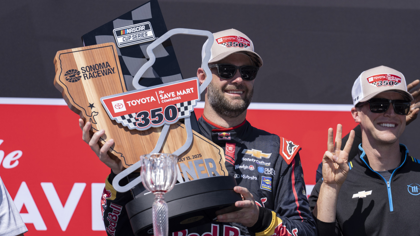 https://www.yardbarker.com/media/4/9/4957c4e61c1441906cd82aa020c9fee621c74dfd/thumb_16x9/chase-briscoe-compares-shane-van-gisbergen.jpg?v=1