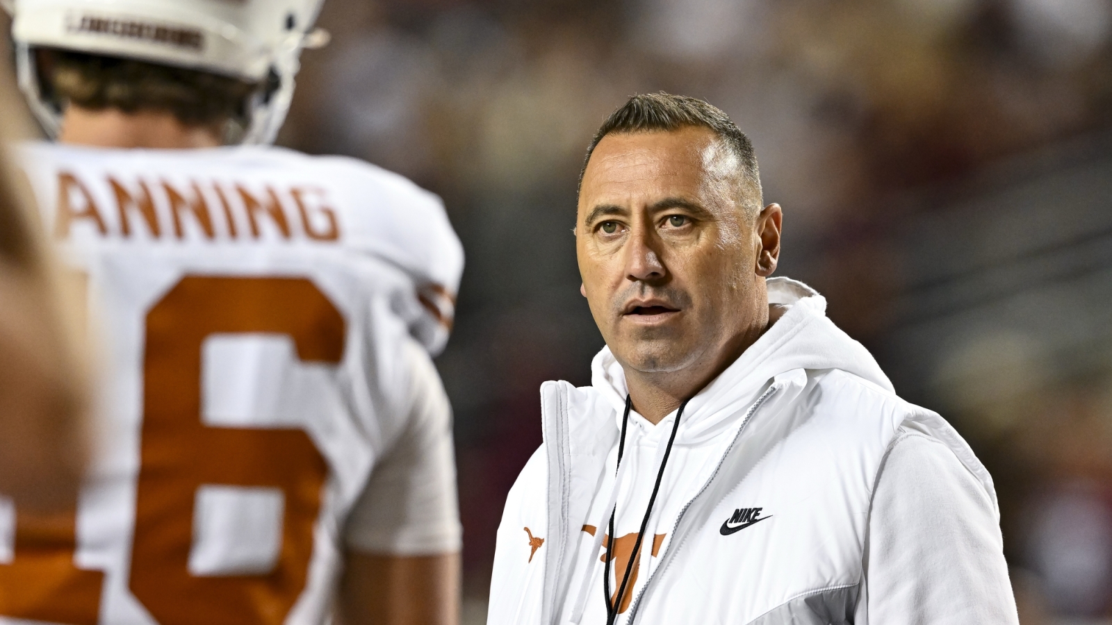 https://www.yardbarker.com/media/4/9/496c402e8e5b3d16be4006affd84bf71543248ac/thumb_16x9/texas-hc-shares-crucial-advice-arch-manning.jpg?v=1