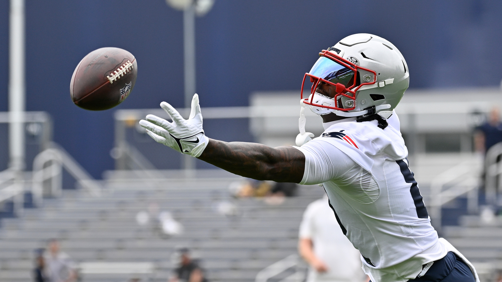 https://www.yardbarker.com/media/4/9/496d2c78f94ee474785b34268ef36068771512c9/thumb_16x9/patriots-positive-update-notable-injury-list.jpg