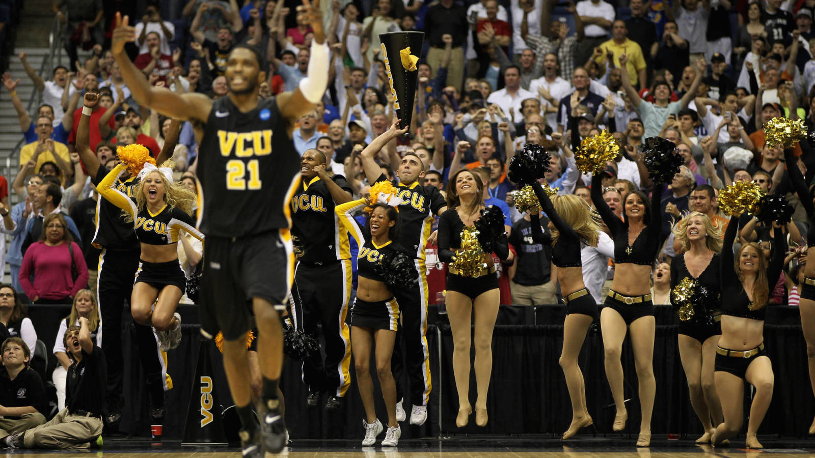 The 25 best Sweet 16 moments from the NCAA men's tournament