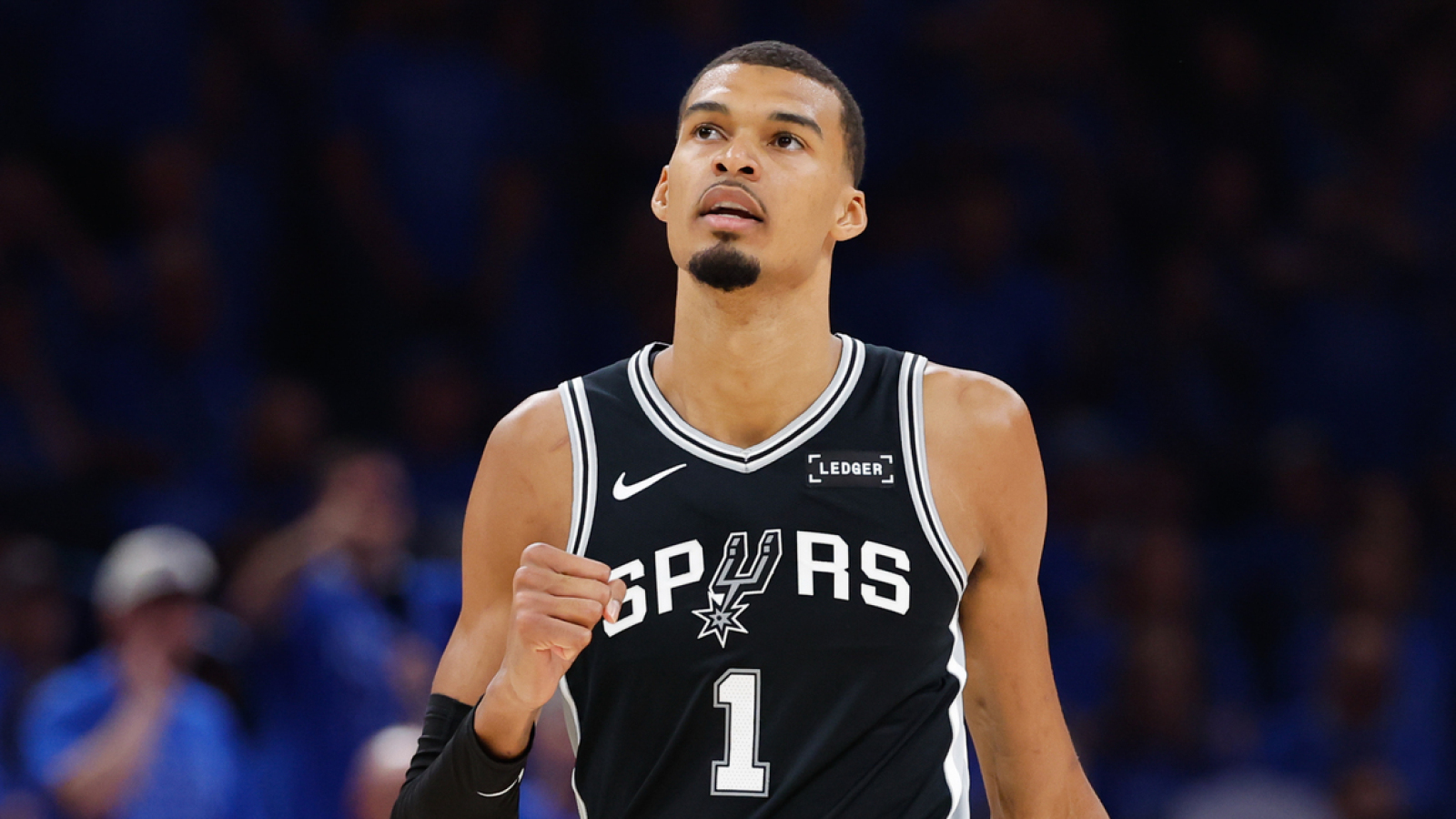 https://www.yardbarker.com/media/4/a/4a8ae3e33fe6b1f0a3d988cc7e13a21927551ebb/thumb_16x9/spurs-victor-wembanyama-draws-attention-pregame.jpg?v=1