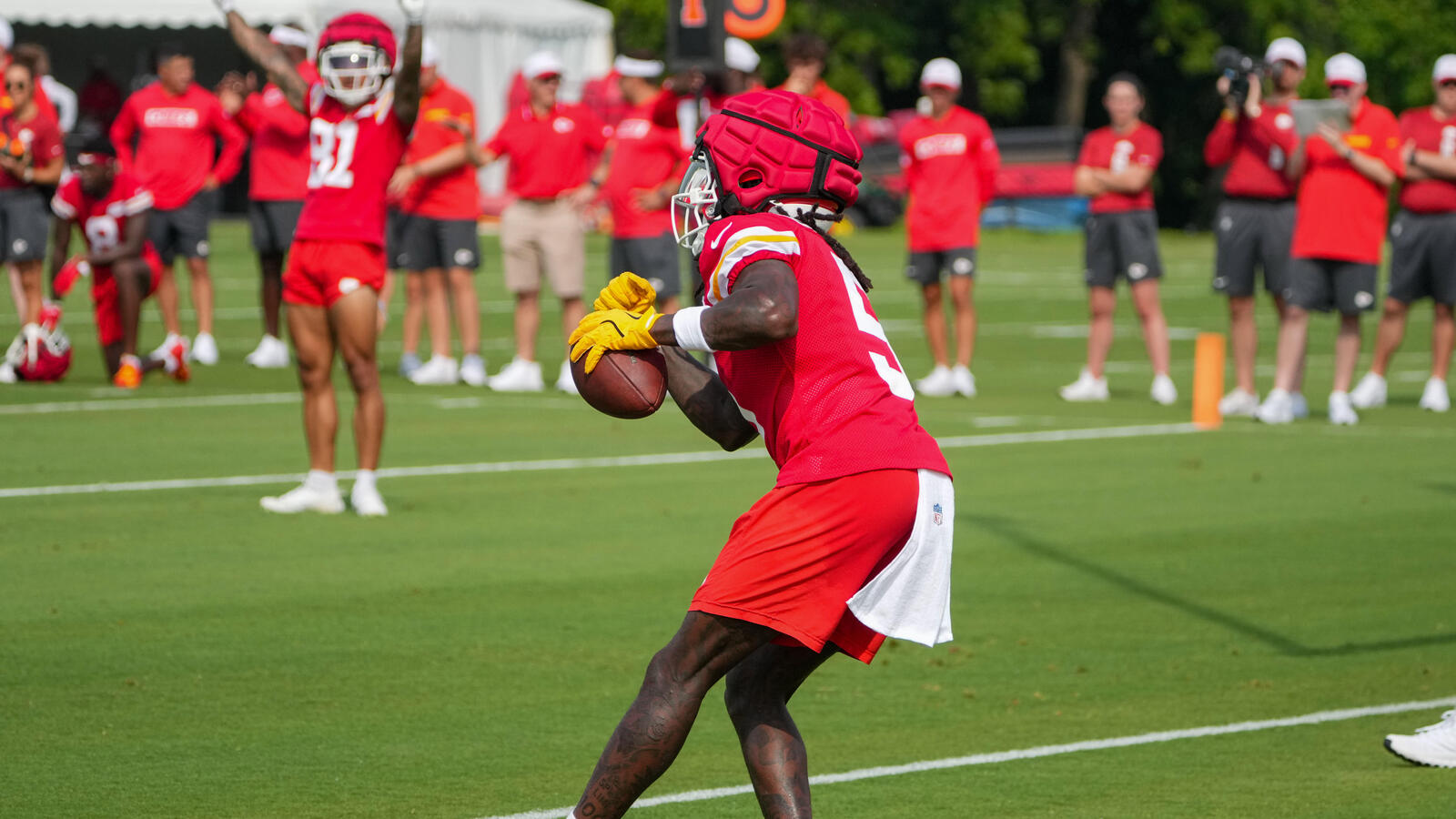 Kansas City Chiefs Star WR Expected To Miss Regular Season After