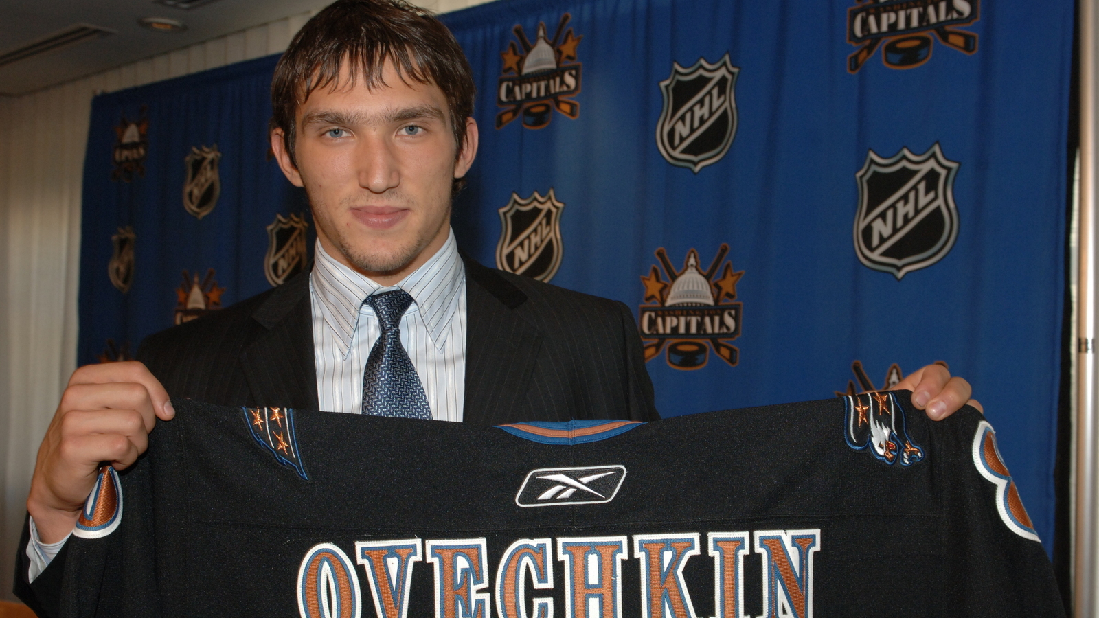 https://www.yardbarker.com/media/4/a/4a941c47d285aeef257394605dcb65d14cb8894a/thumb_16x9/breaking-ice-25-greatest-rookie-seasons-nhl.jpg