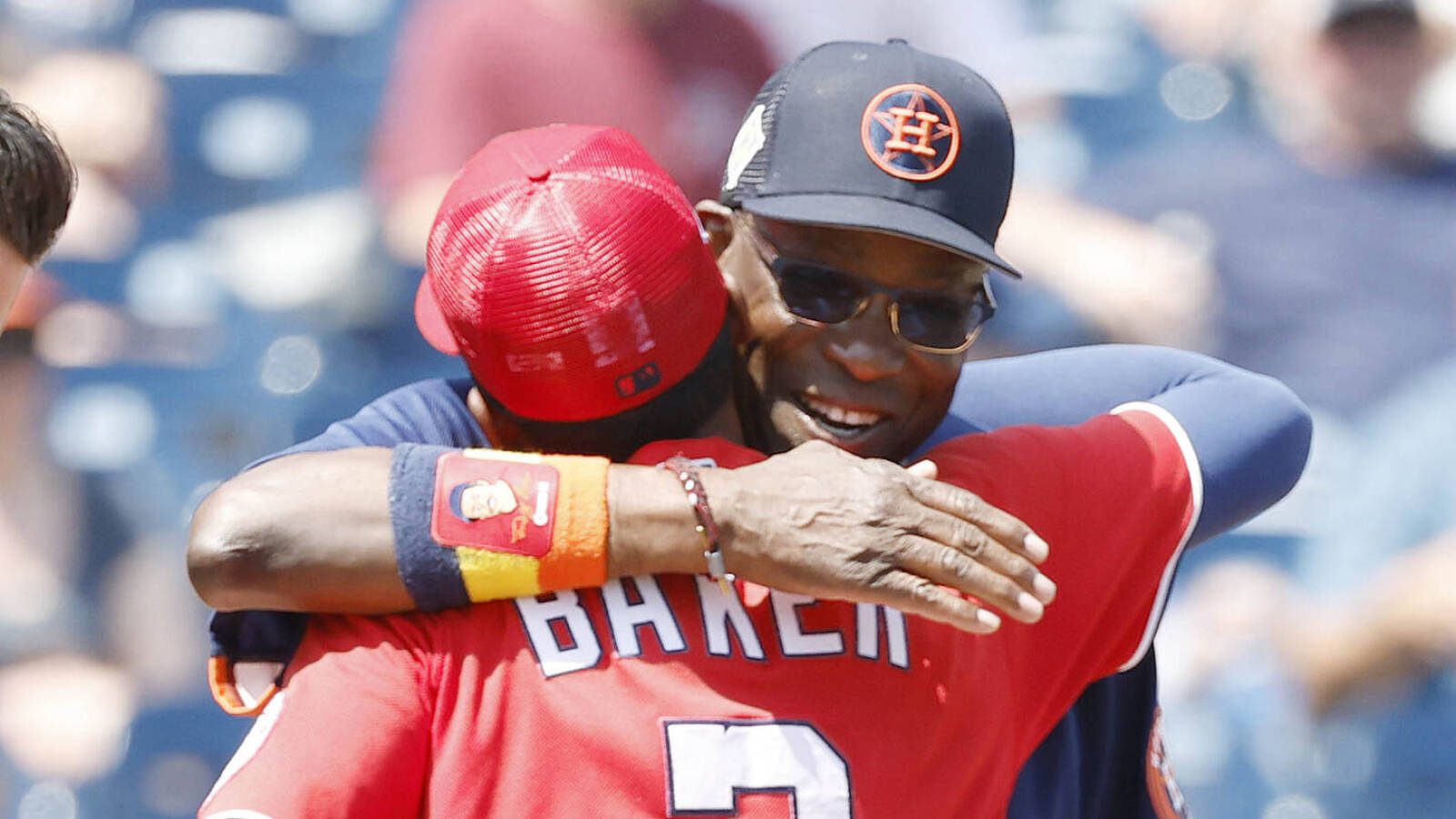 Dusty Baker goes viral for cool moment with son Darren at Spring