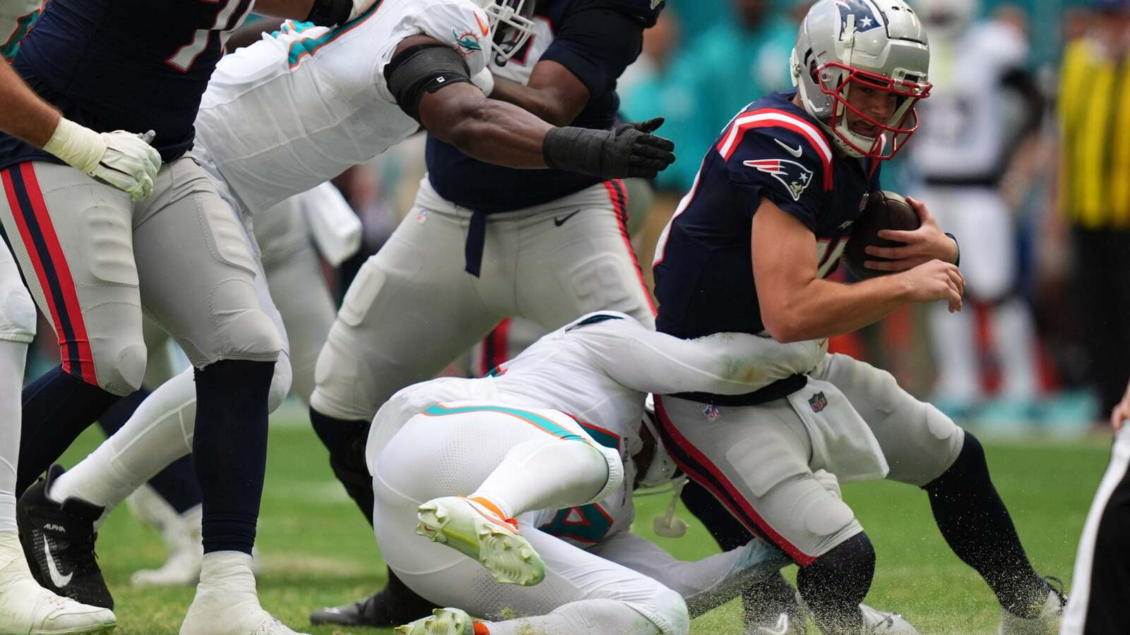 Dolphins Insiders Dismiss Trade Speculation for EDGE Chop Robinson