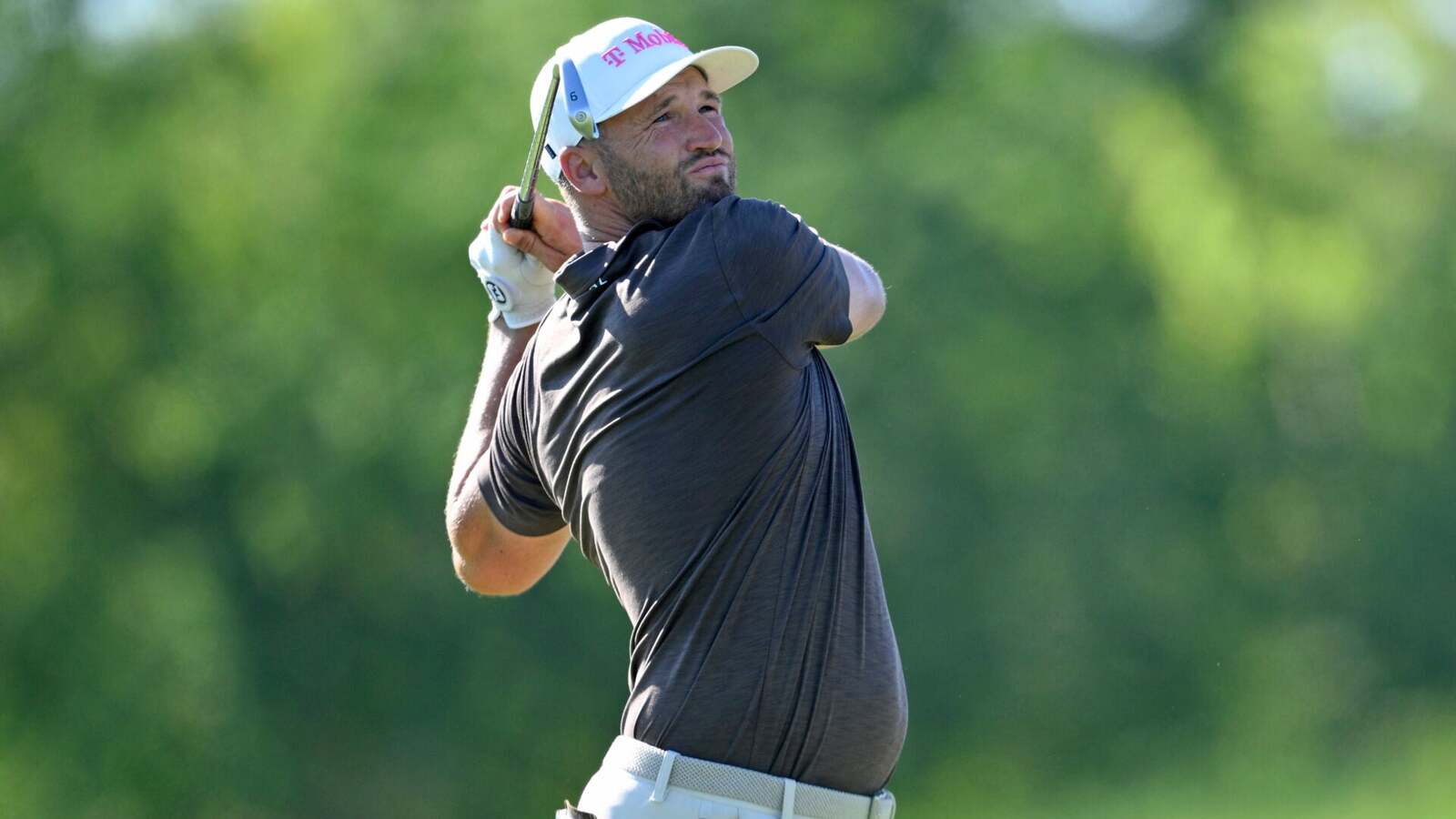 Wyndham Clark Misses Cut at Mexico Open Amid Family Caddying Challenges