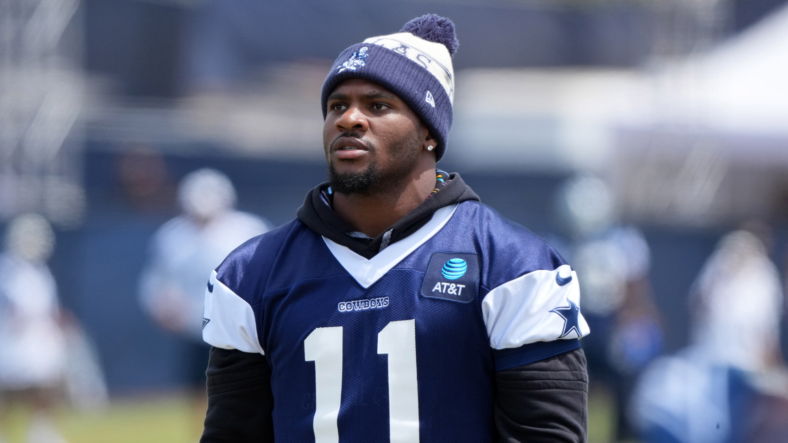 https://www.yardbarker.com/media/4/a/4afa169a4bc8b716de321b83ecf6cd36dfa4ab02/thumb_16x9/micah-parsons-four-word-comment-on-his-contract.jpg