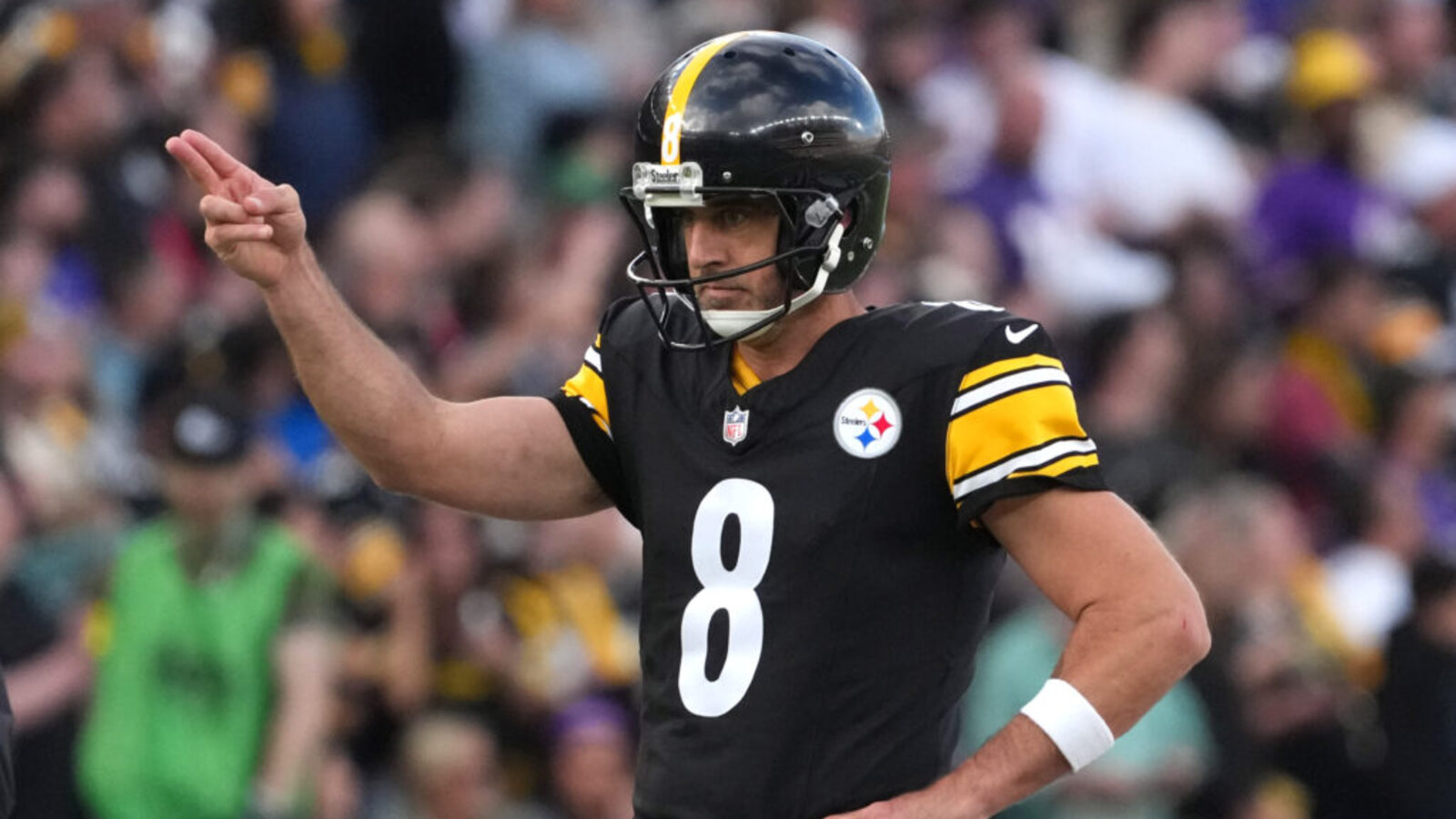 Steelers' Aaron Rodgers Under Fire After NFL Coaches Weigh In