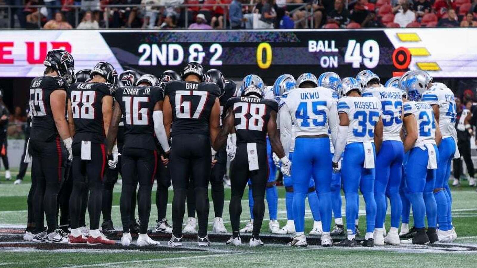 https://www.yardbarker.com/media/4/b/4bad645bc5a2b82d3b24b632a7f775c8605c9a13/thumb_16x9/lions-falcons-game-gets-suspended-serious-injury.jpg?v=1