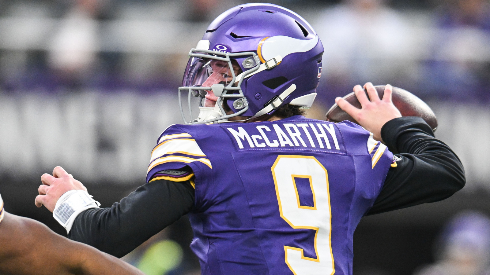 https://www.yardbarker.com/media/4/c/4c150c2281f65bbc8cc64d3b5652ca071a1c1849/thumb_16x9/vikings-qb-competition-front-runner.jpg?v=1