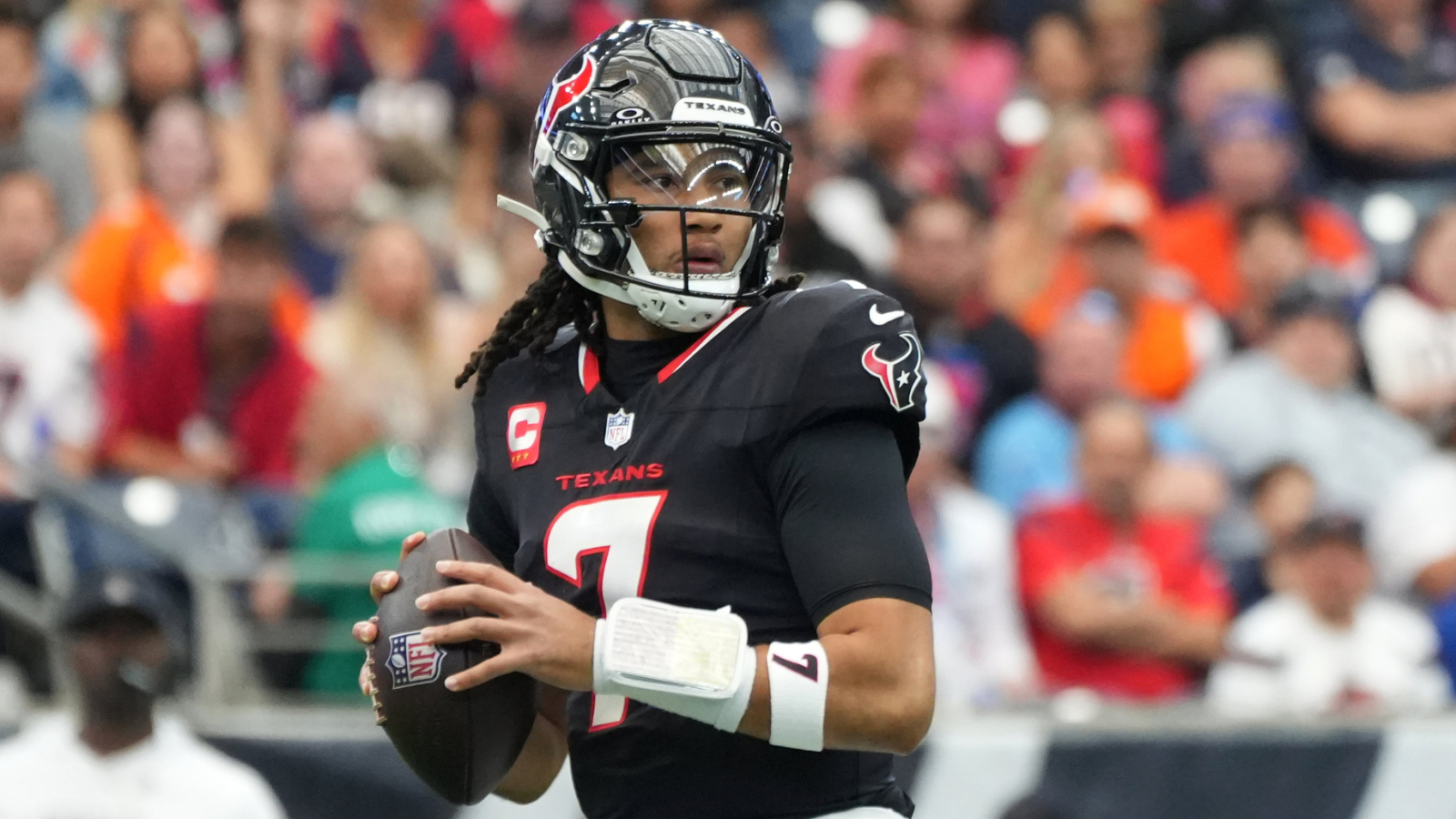 Texans QB C.J. Stroud's rough 2025 continues after exiting with concussion vs. Broncos