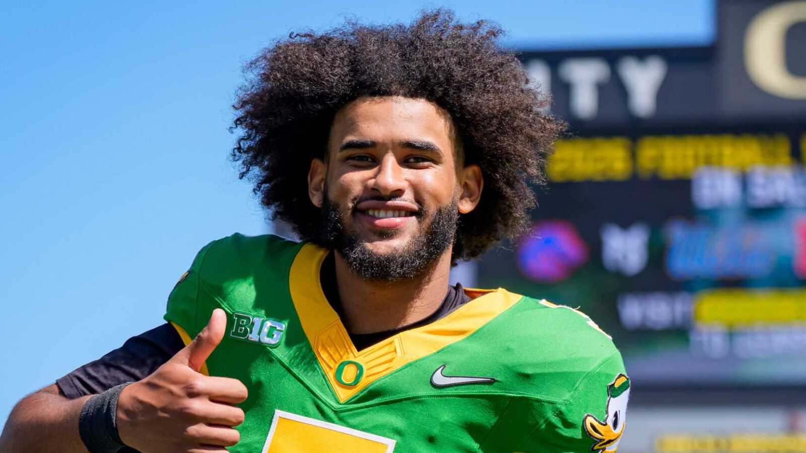 https://www.yardbarker.com/media/4/c/4c61ae1546a98497a6071f1a73835e79a533b964/thumb_16x9/oregon-quarterback-dante-moore-walks-off-field.jpg?v=1