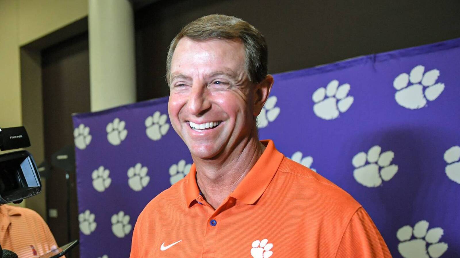 Dabo Swinney stays hot on recruiting trail Yardbarker