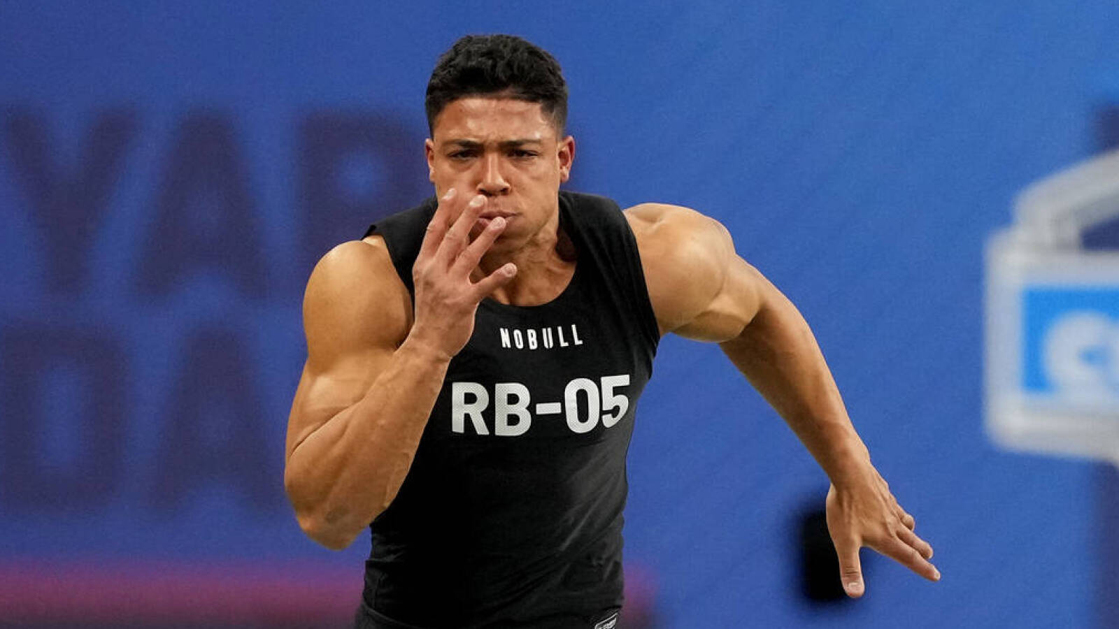 Seahawks finally sign secondround RB Yardbarker