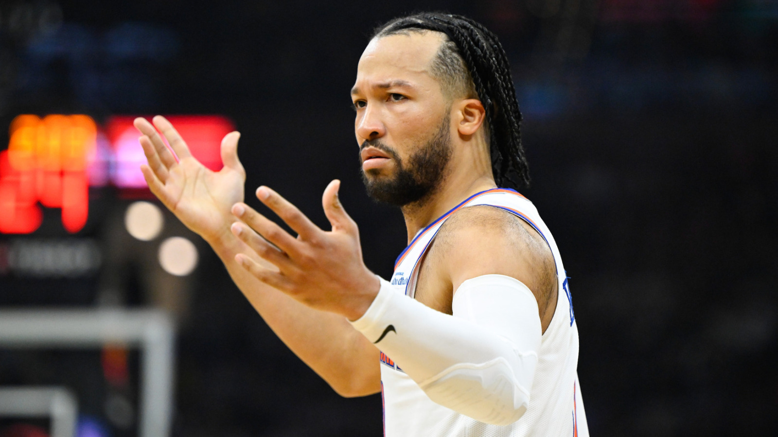 https://www.yardbarker.com/media/4/d/4d4182f4e988ec52f2c2662deea4fe36ec60f2a4/thumb_16x9/brunson-praises-knicks-teammates-before-game-4-vs.jpg?v=1