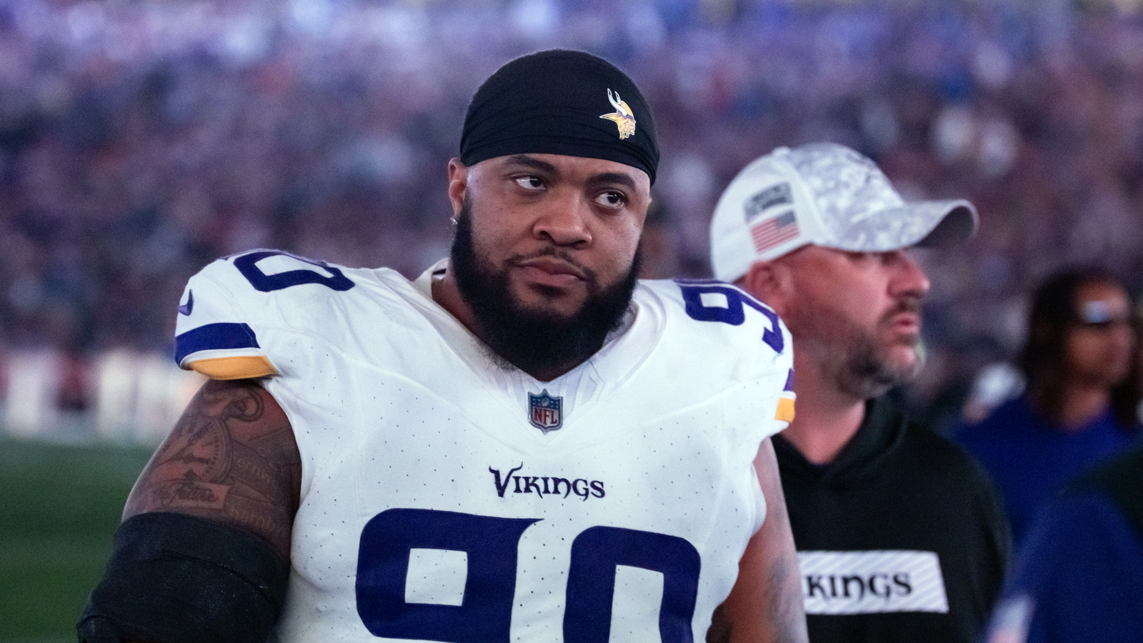 https://www.yardbarker.com/media/4/d/4d859ce302a93545f230c7afe36e480fbfe4809a/thumb_16x9/saints-agree-sign-defensive-lineman-jonathan.jpg