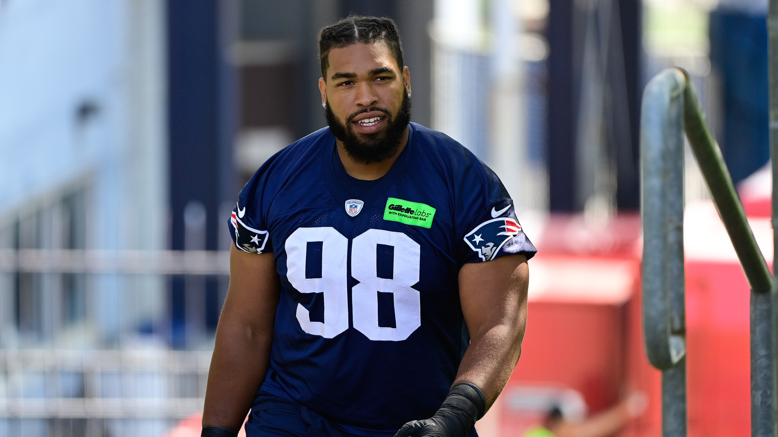 https://www.yardbarker.com/media/4/d/4d8afbb211a5c7e39445c9ae9d492c6541185fcc/thumb_16x9/jul-26-2023-foxborough-ma-usa-new-england.jpg