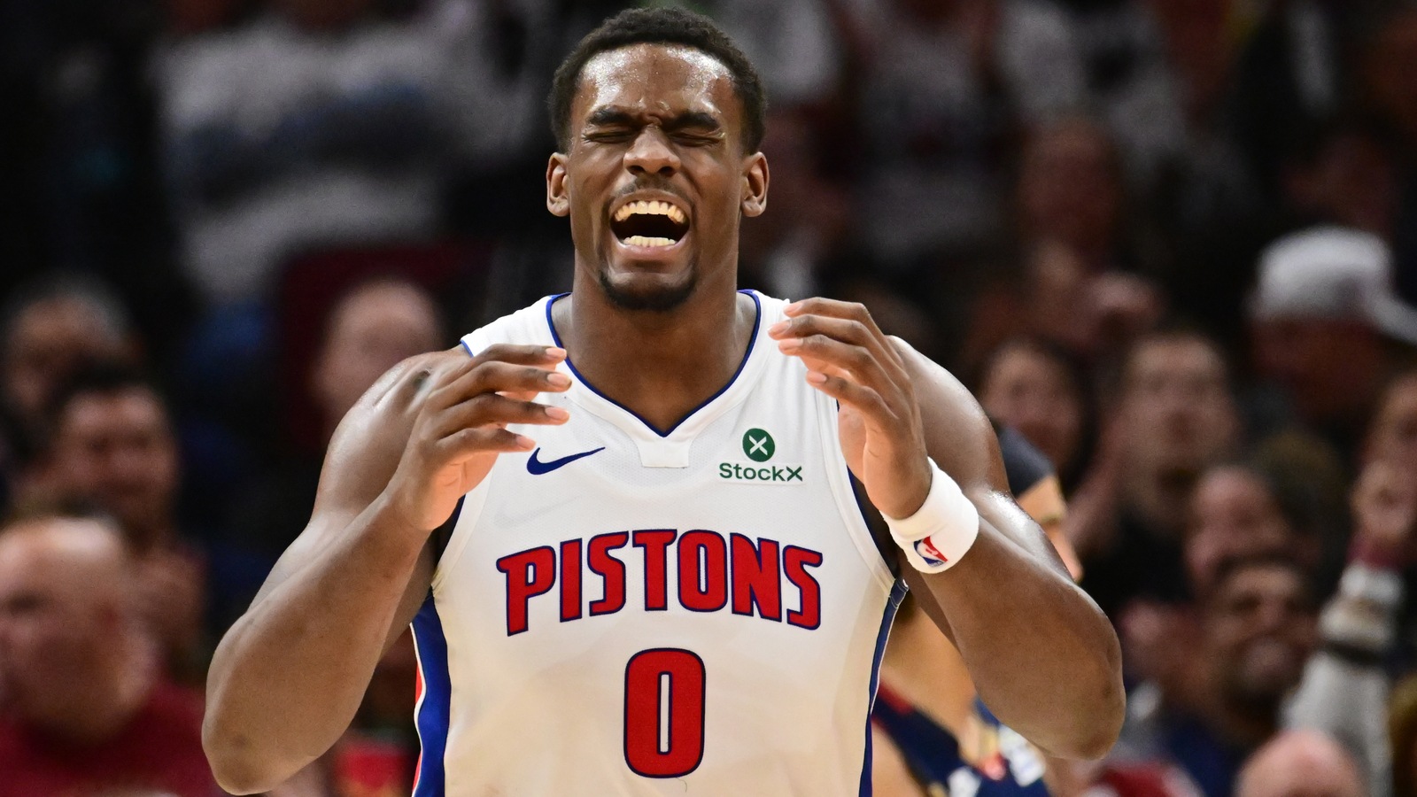 https://www.yardbarker.com/media/4/d/4dbbf1c7f101f7bf28abf30f893aca1be057be30/thumb_16x9/11-2026-cleveland-ohio-usa-detroit-pistons-center.jpg
