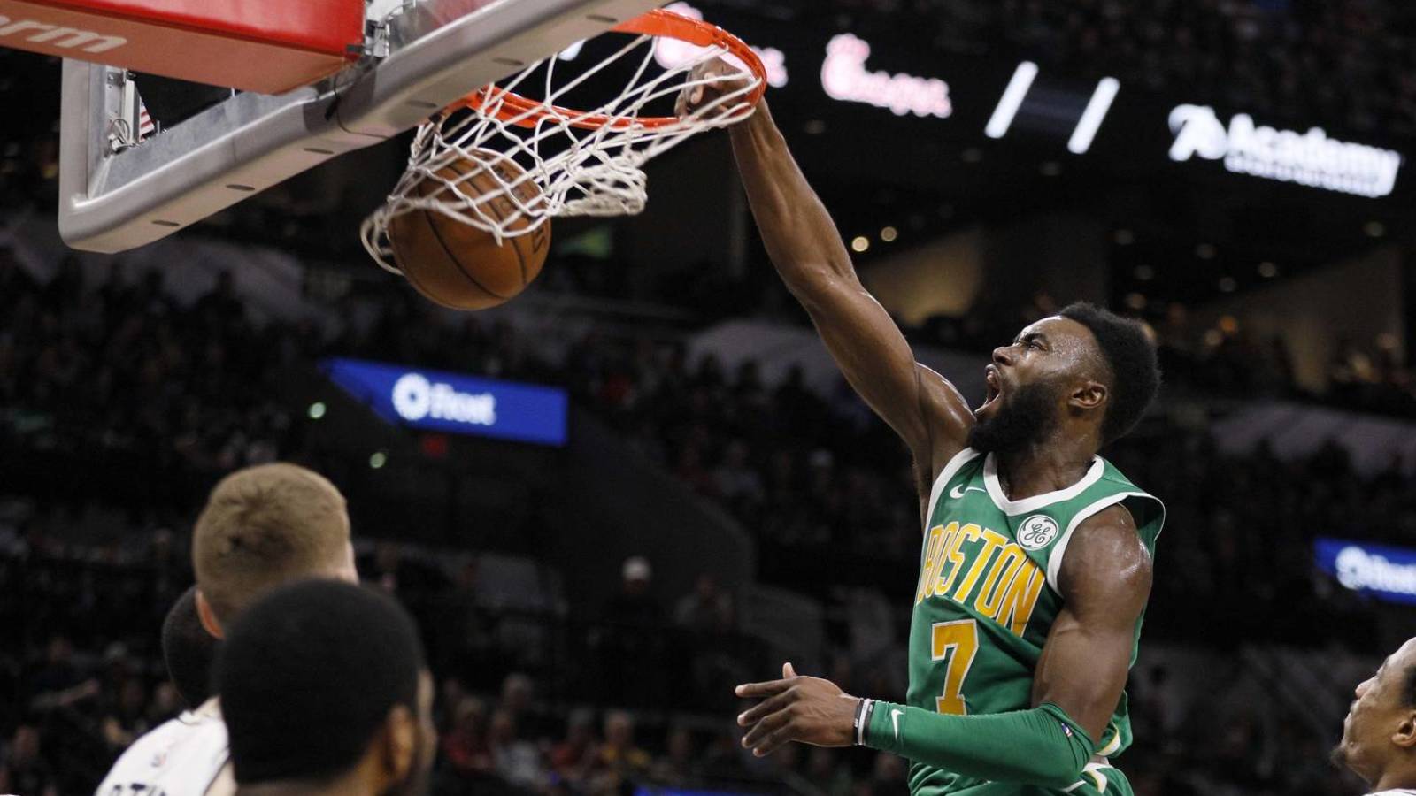 Watch Jaylen Brown dunks on Giannis Antetokounmpo Yardbarker