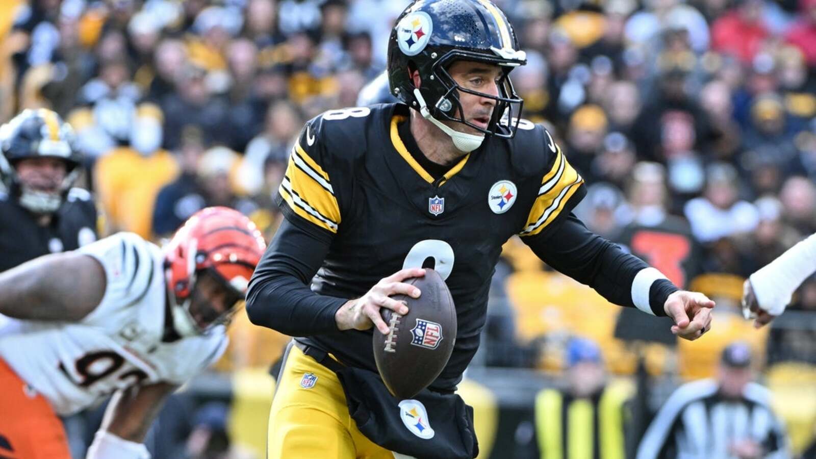Steelers QB Aaron Rodgers (hand) questionable to return