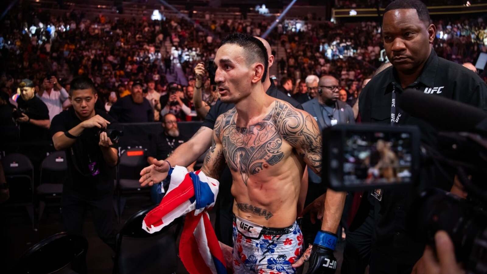 Max Holloway-Charles Oliveira title fight to headline UFC 326