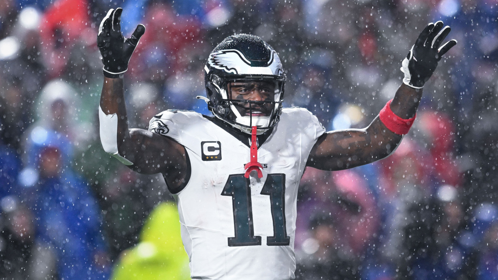 https://www.yardbarker.com/media/4/e/4e1520aebfd30e58f2f413e733d977ecc9096588/thumb_16x9/patriots-reportedly-considered-major-aj-brown.jpg?v=1