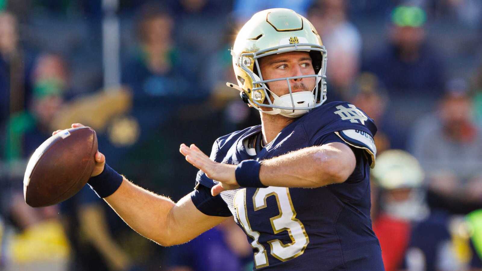 https://www.yardbarker.com/media/4/e/4e76eac9d6c8fd1f06ec5bdf92b94dc2d86815c6/thumb_16x9/another-dominating-performance-notre-dame-back.jpg?v=1